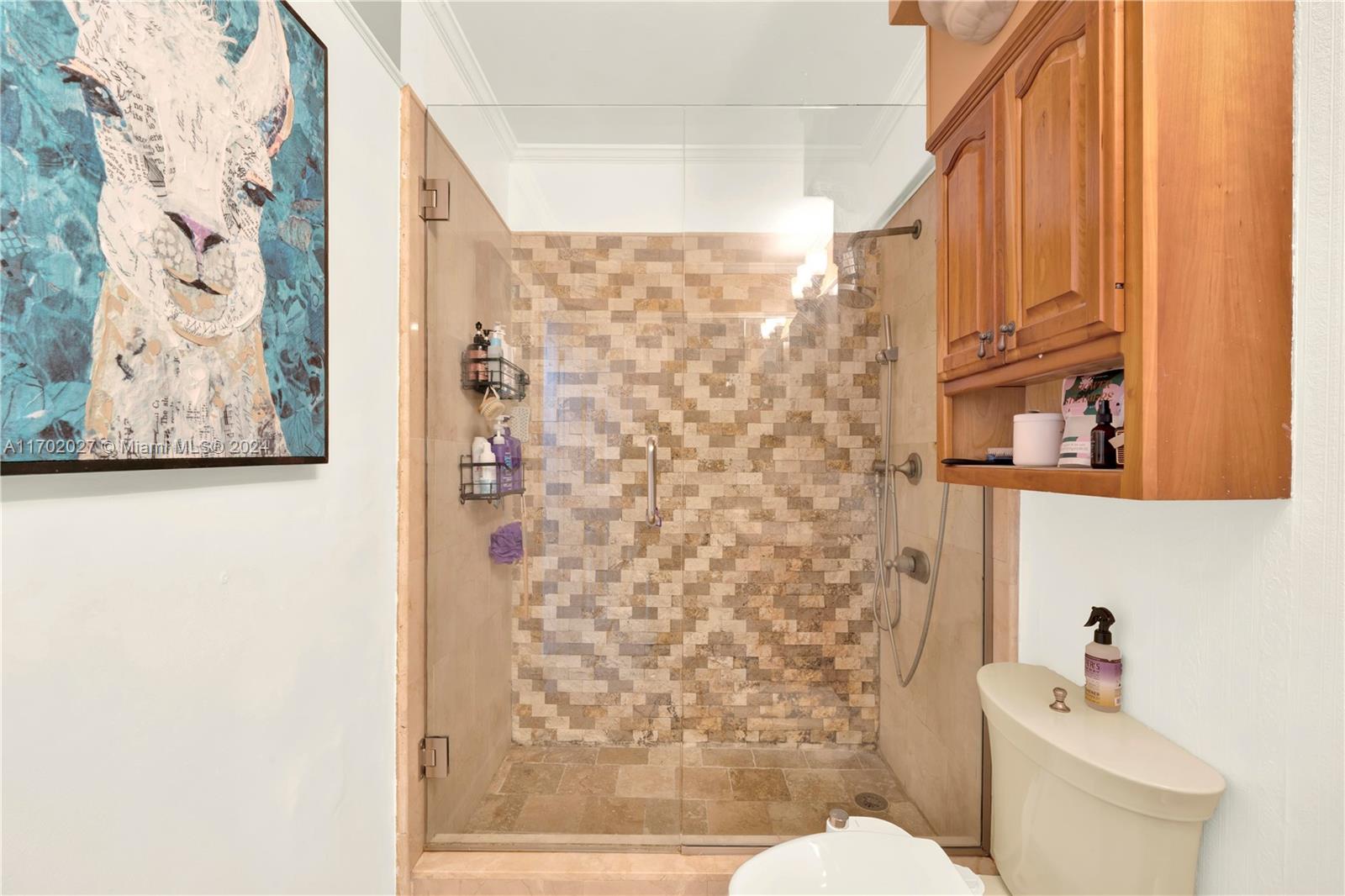 LAKE EMERALD CONDOMINIUM - Residential