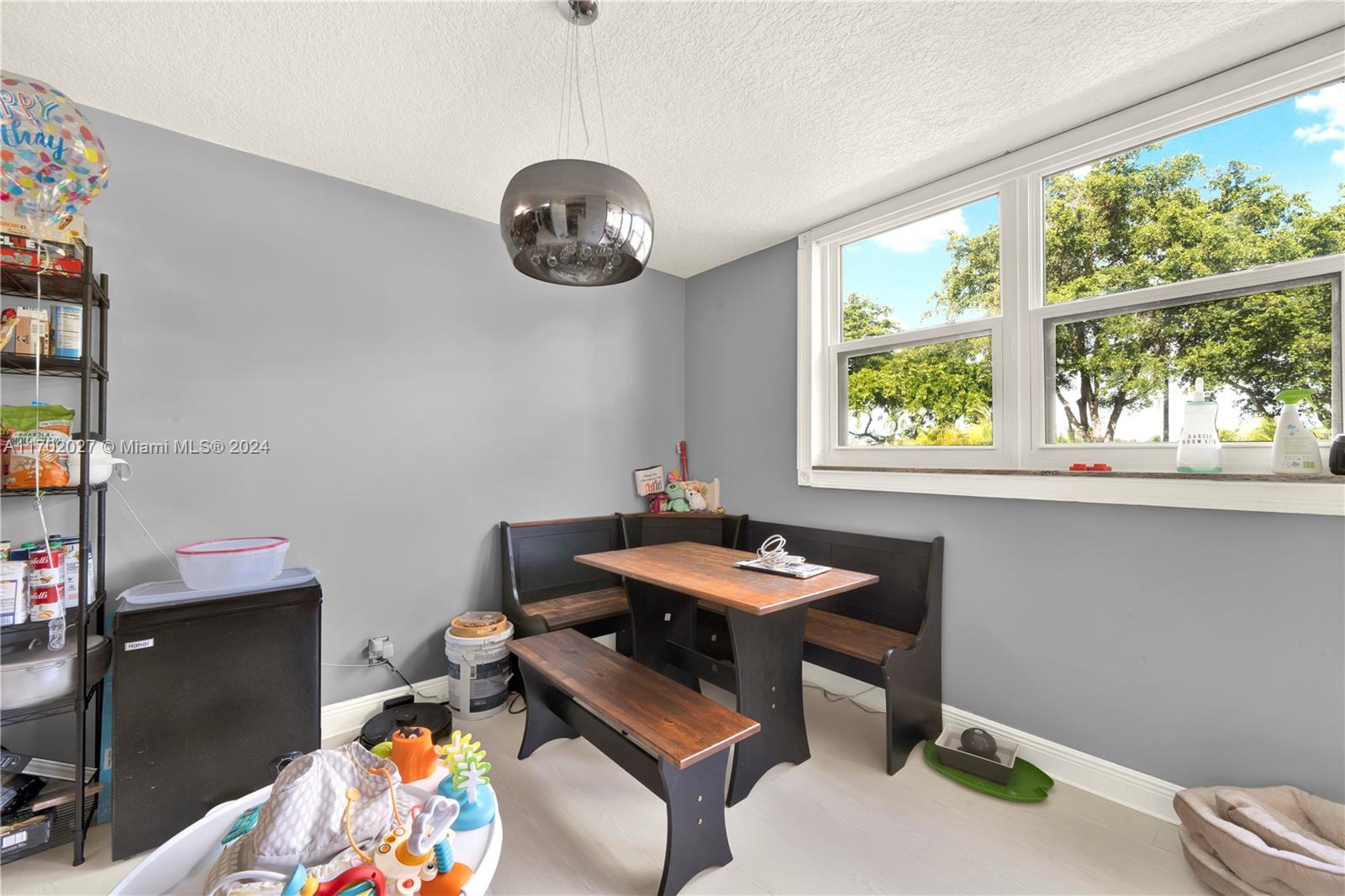 LAKE EMERALD CONDOMINIUM - Residential