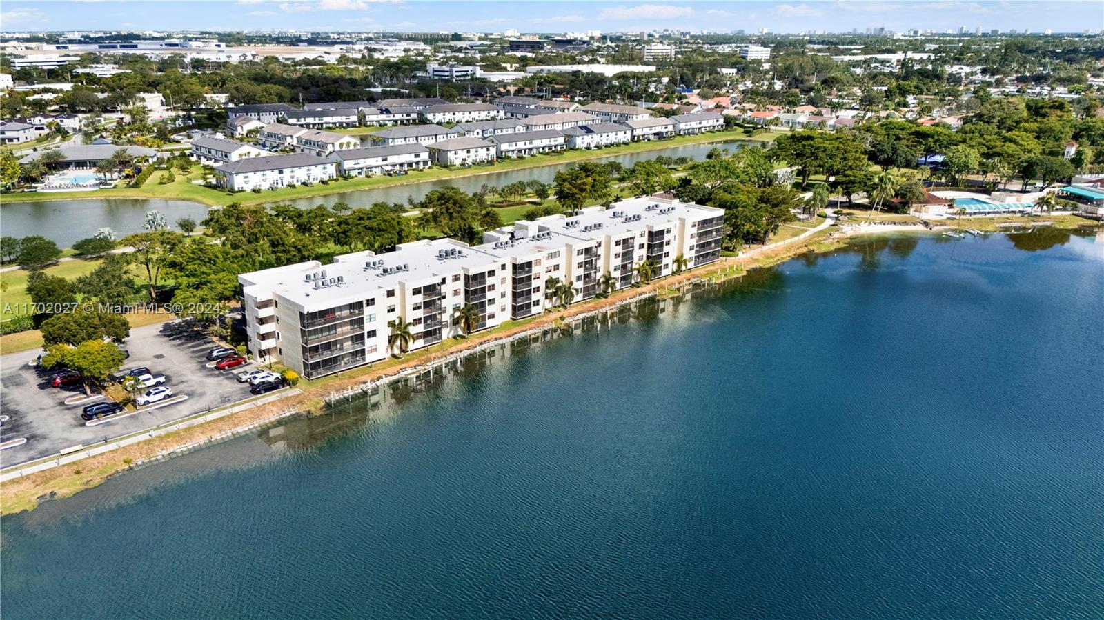 LAKE EMERALD CONDOMINIUM - Residential