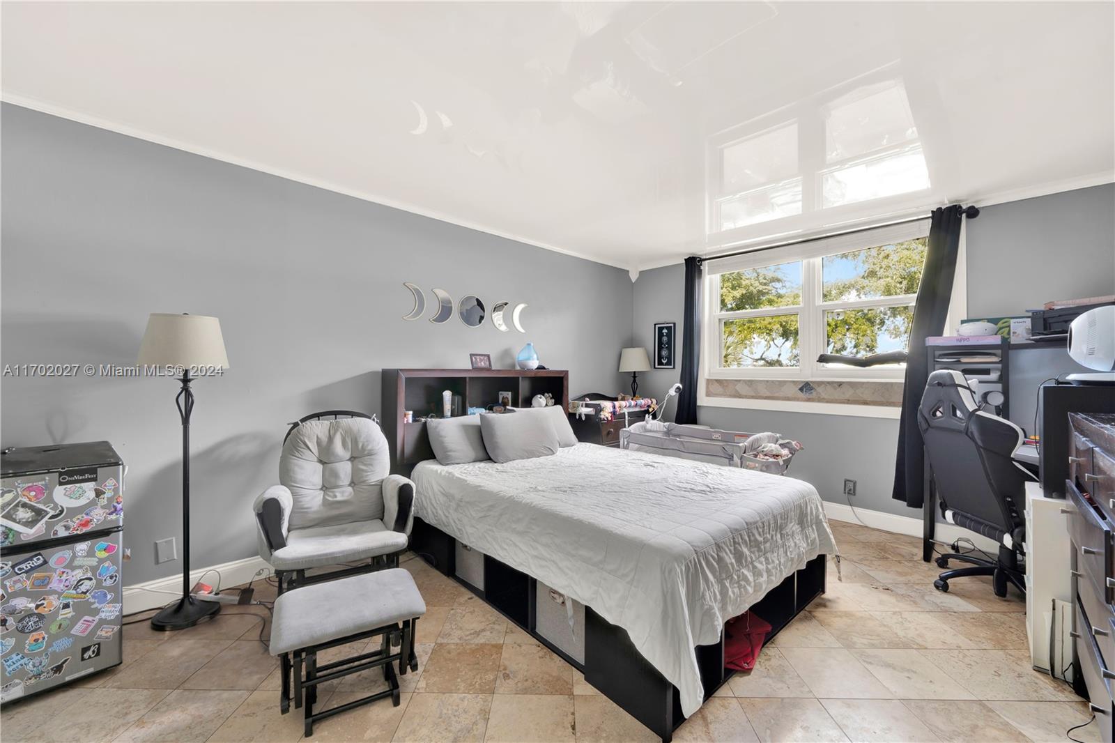 LAKE EMERALD CONDOMINIUM - Residential
