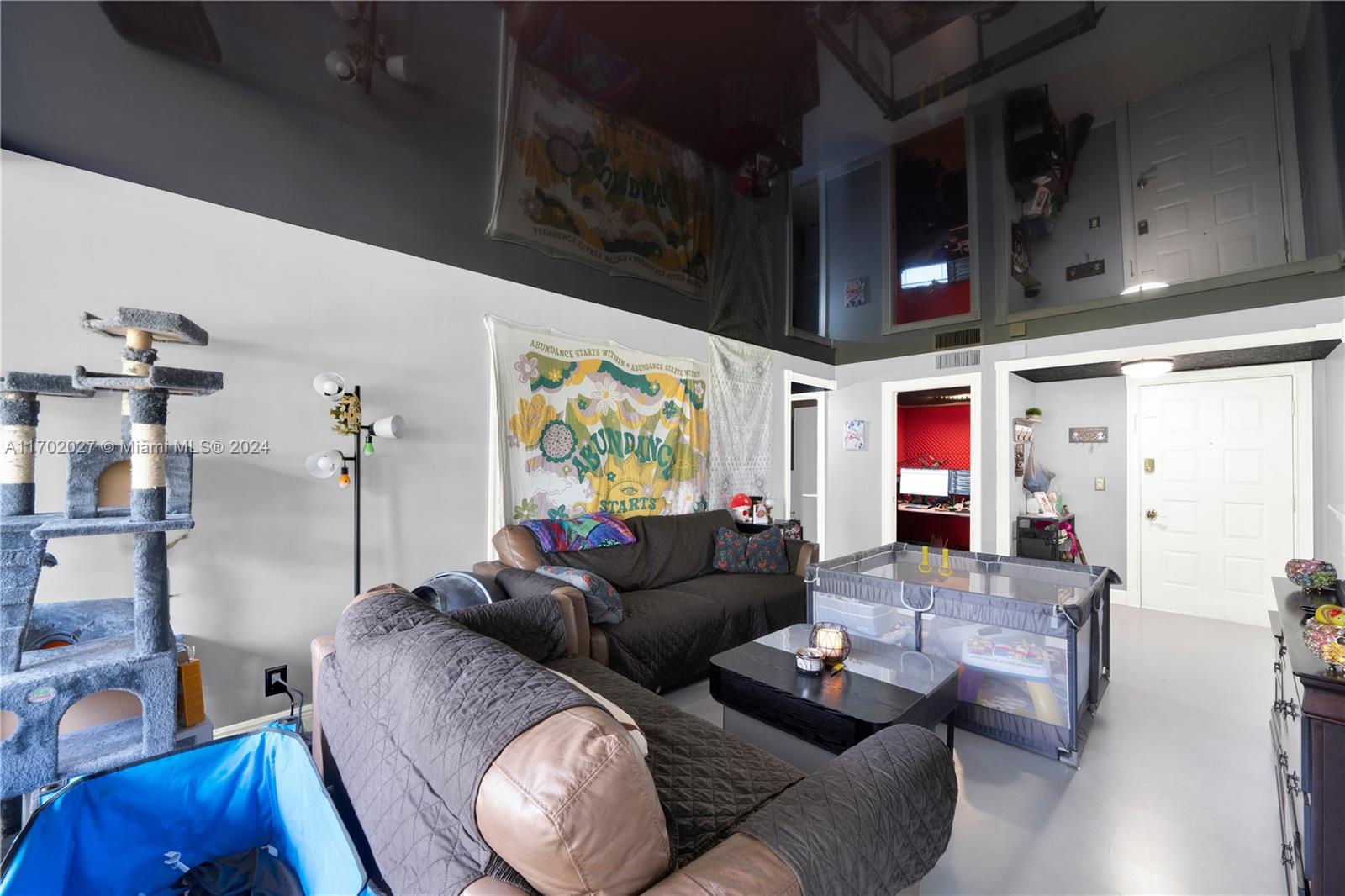 LAKE EMERALD CONDOMINIUM - Residential