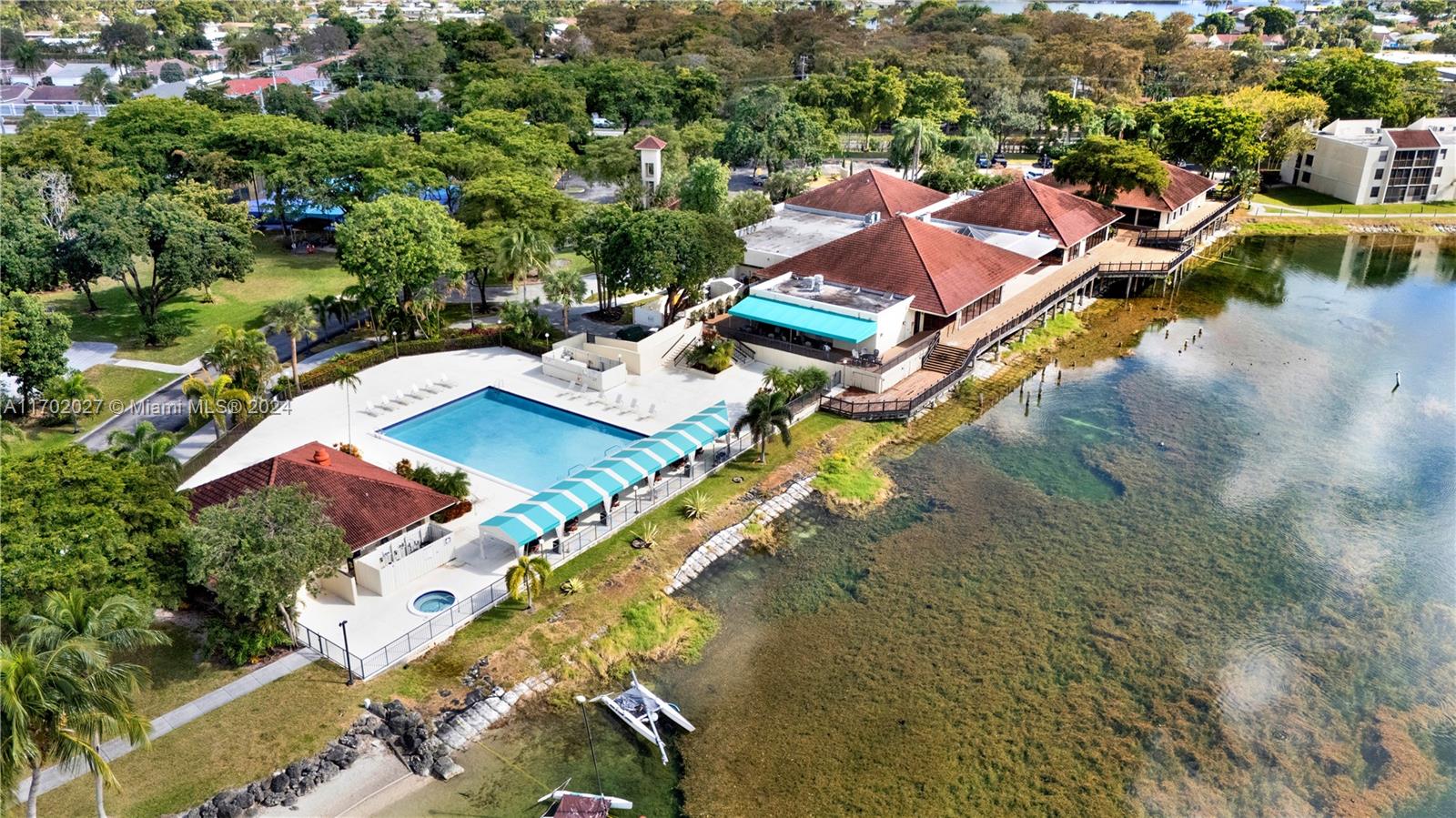 LAKE EMERALD CONDOMINIUM - Residential