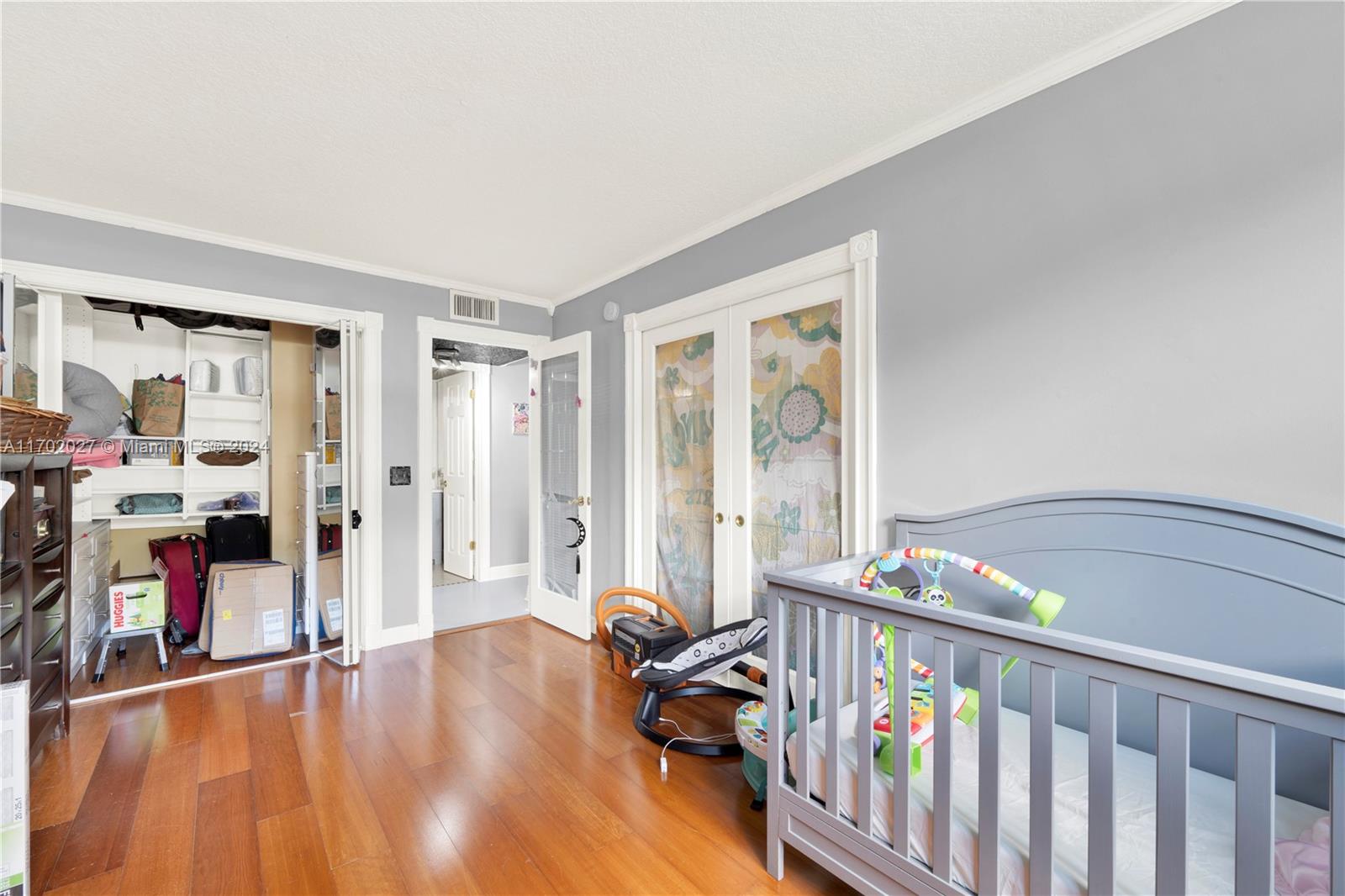 LAKE EMERALD CONDOMINIUM - Residential