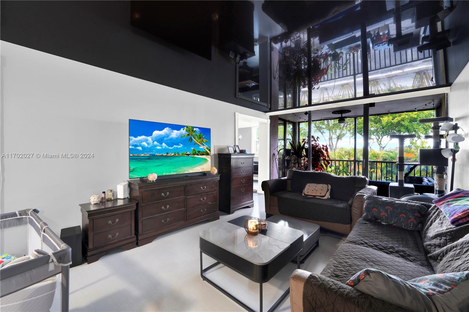 LAKE EMERALD CONDOMINIUM - Residential