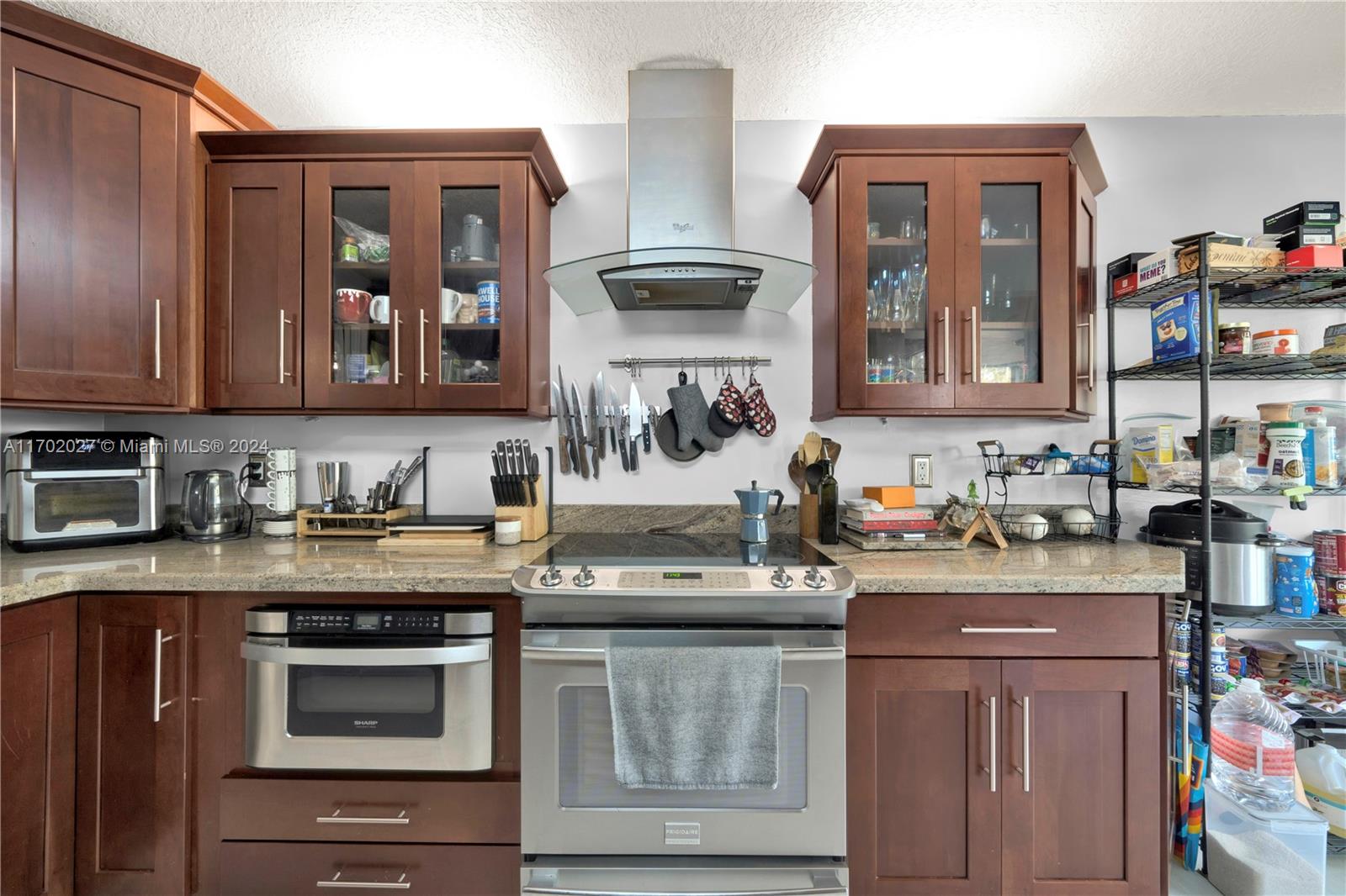 LAKE EMERALD CONDOMINIUM - Residential