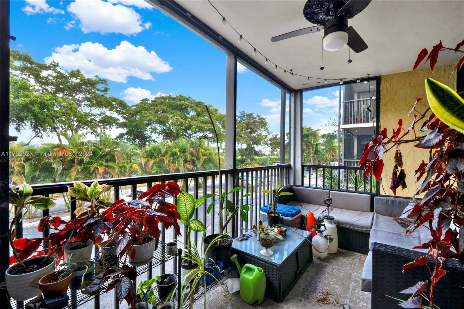 LAKE EMERALD CONDOMINIUM - Residential