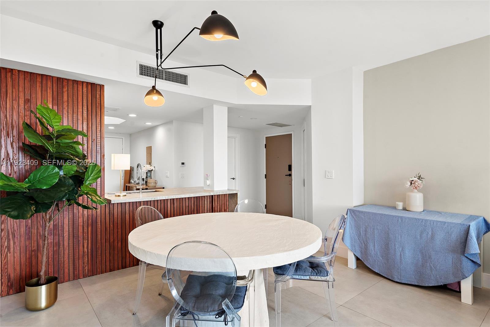 SOLIMAR CONDO - Residential