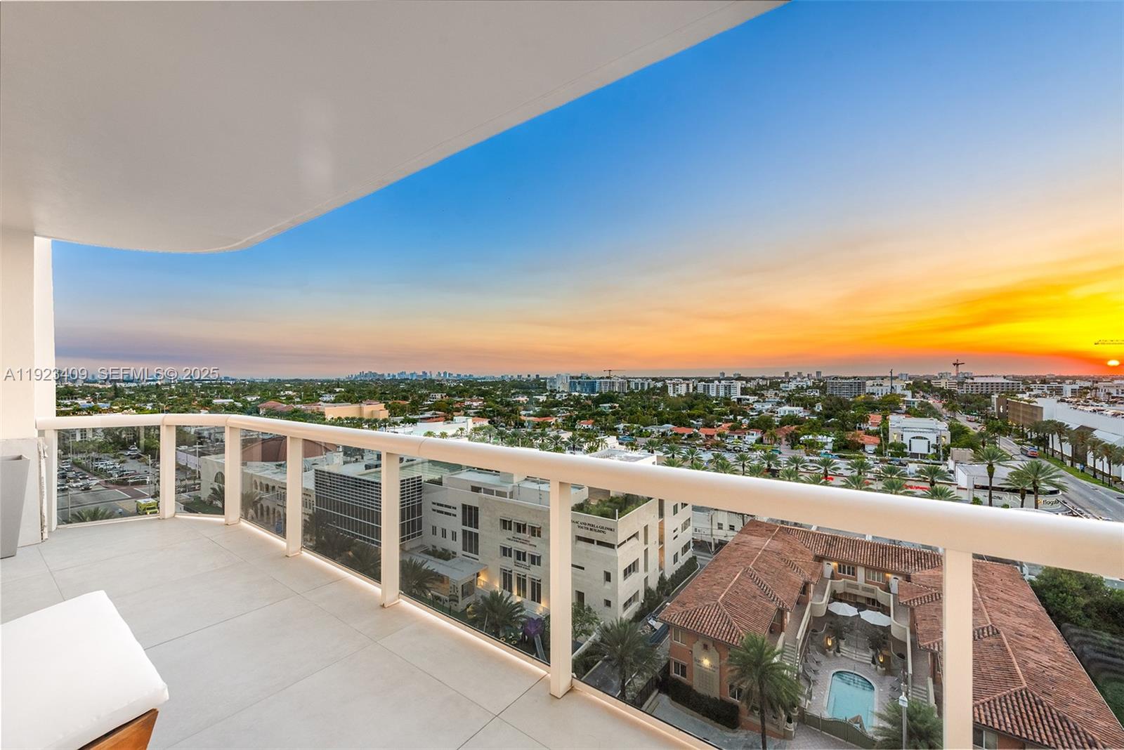 SOLIMAR CONDO - Residential