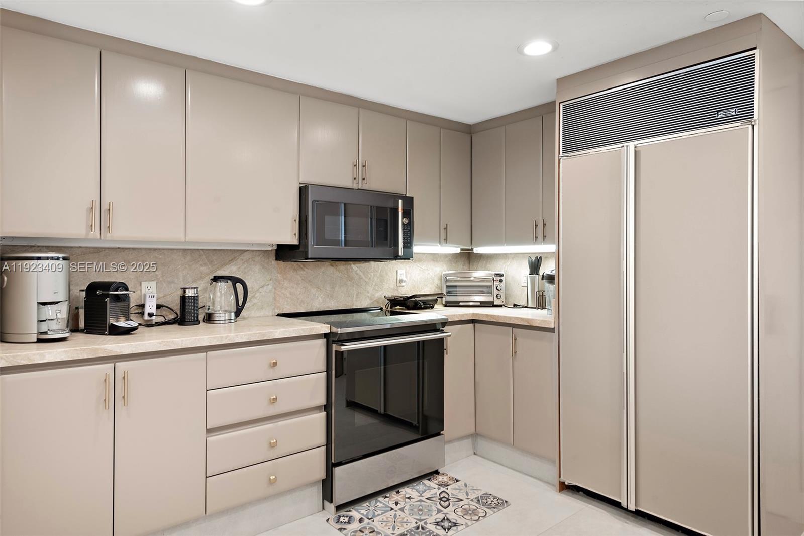 SOLIMAR CONDO - Residential