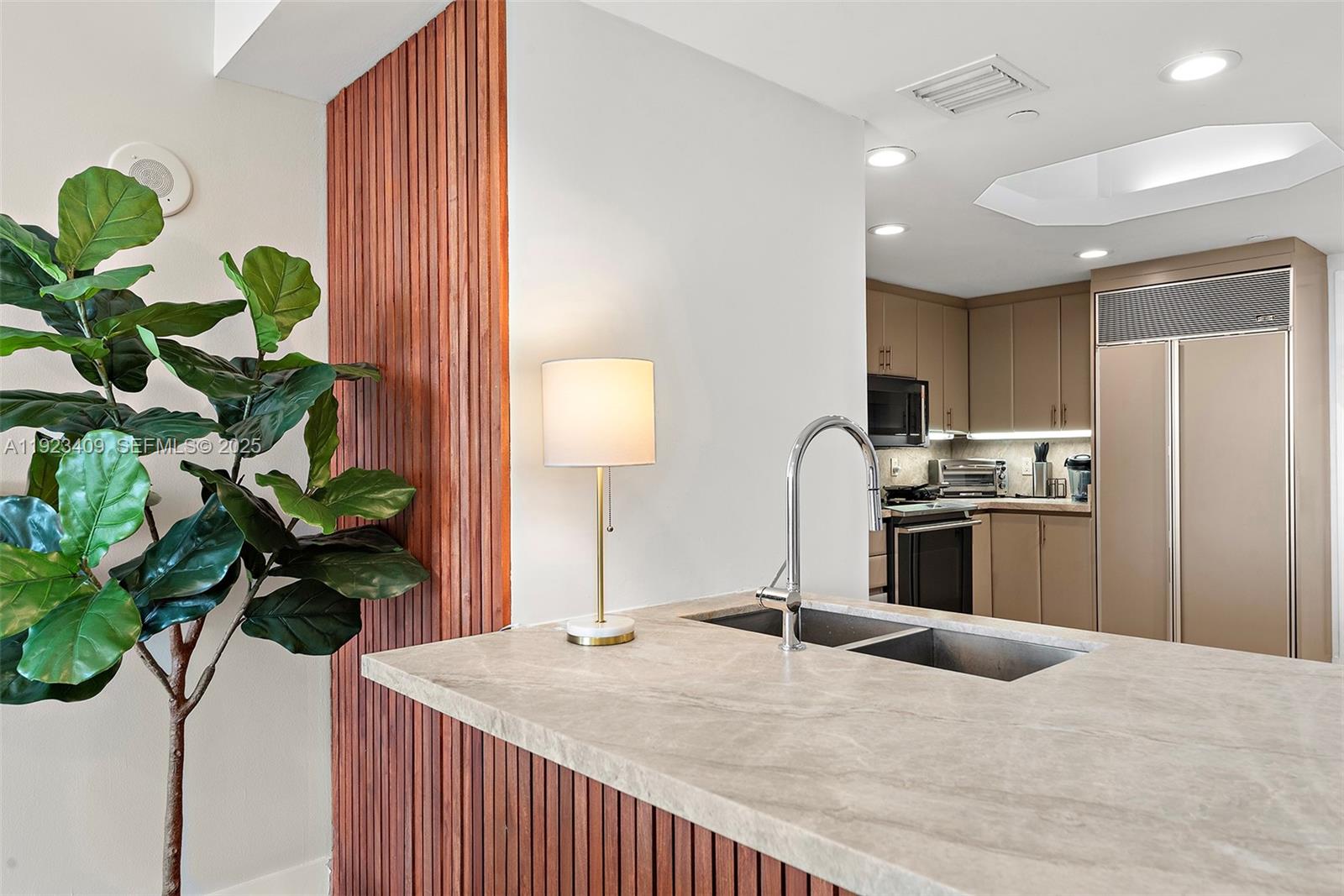 SOLIMAR CONDO - Residential