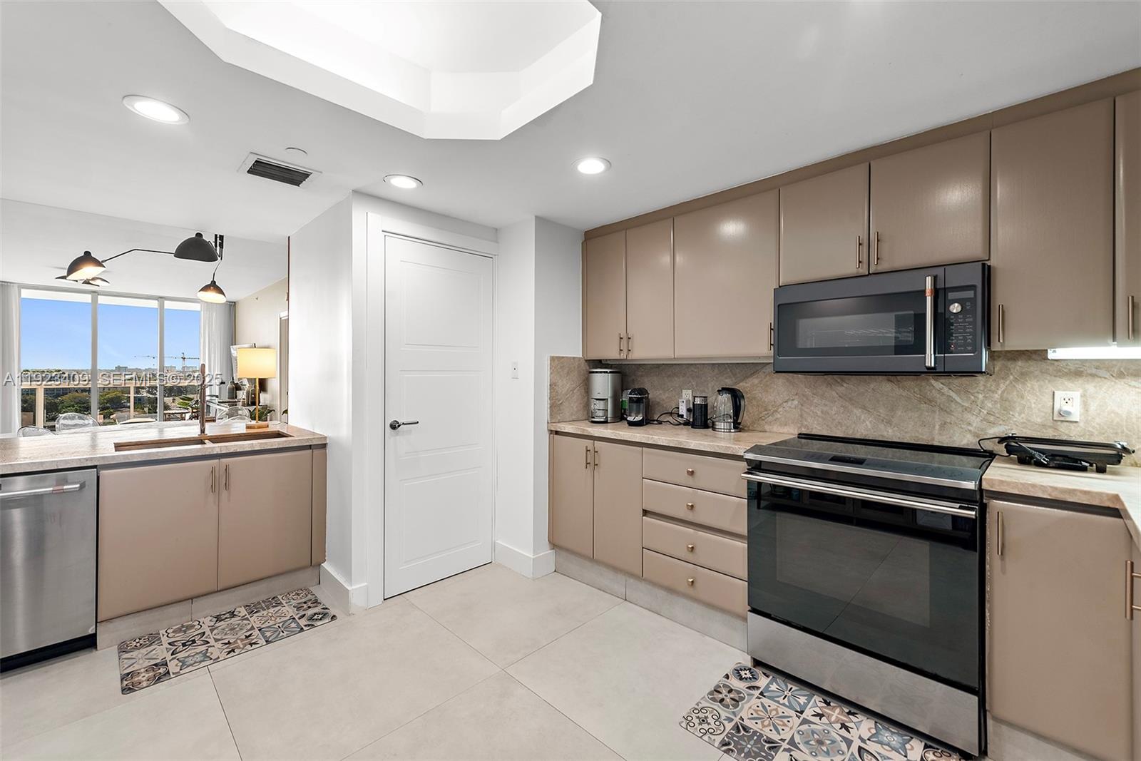 SOLIMAR CONDO - Residential