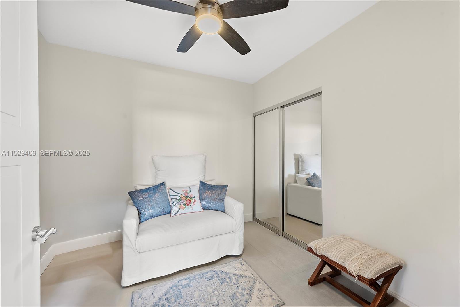 SOLIMAR CONDO - Residential