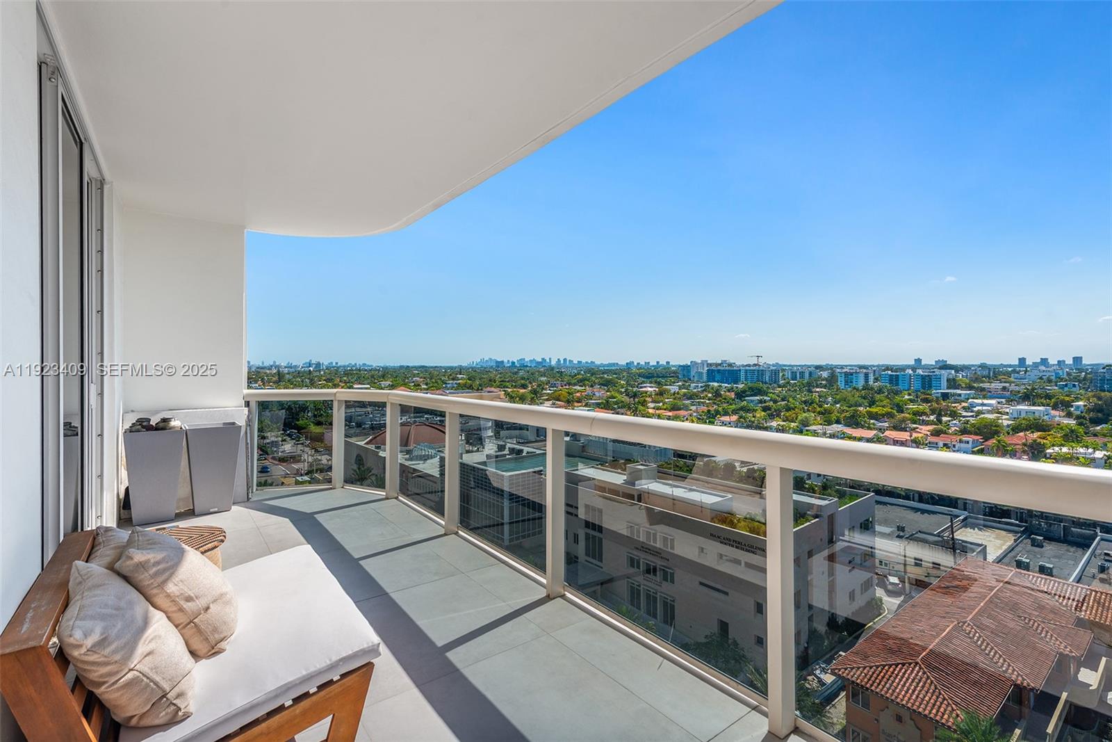 SOLIMAR CONDO - Residential