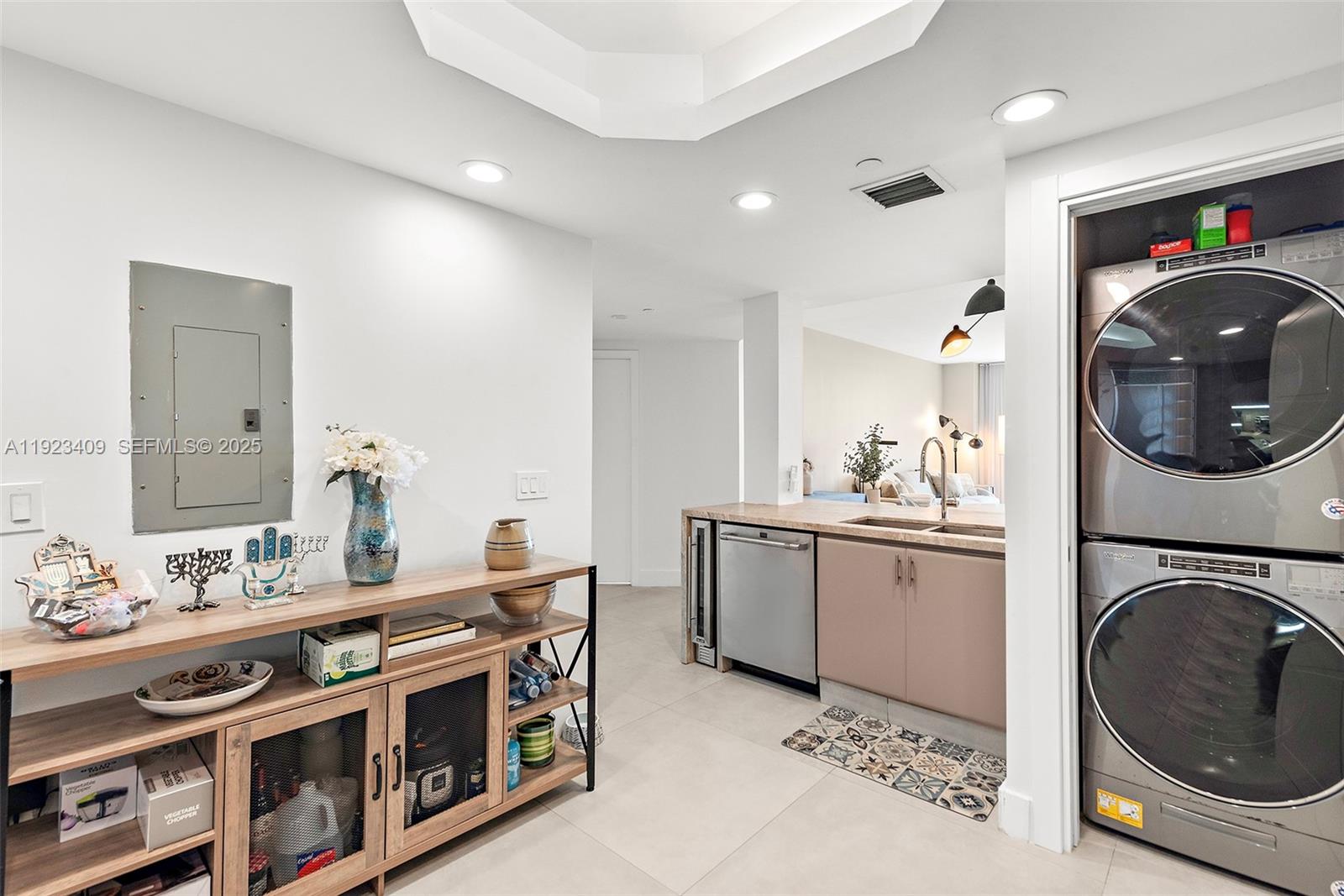 SOLIMAR CONDO - Residential