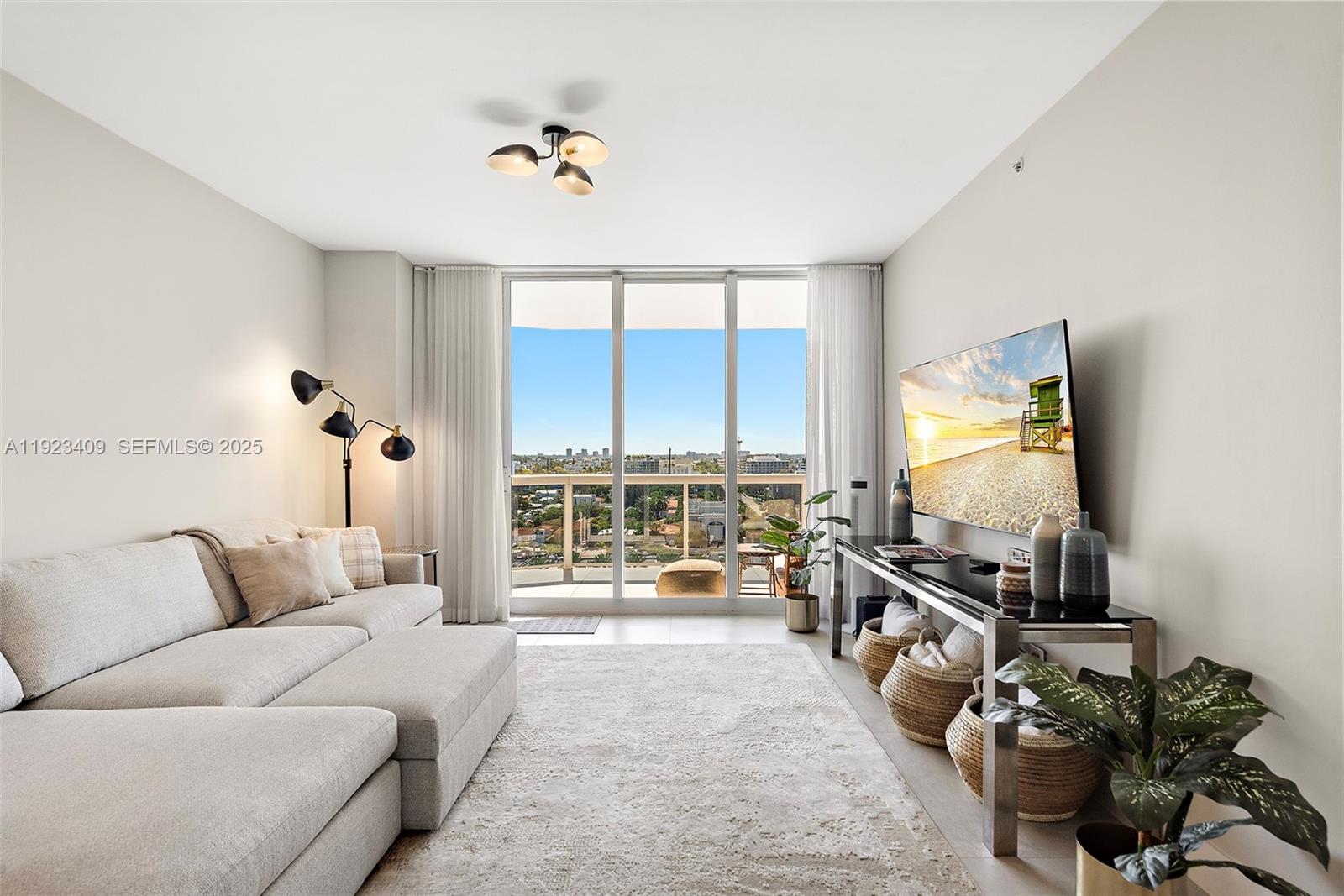 SOLIMAR CONDO - Residential