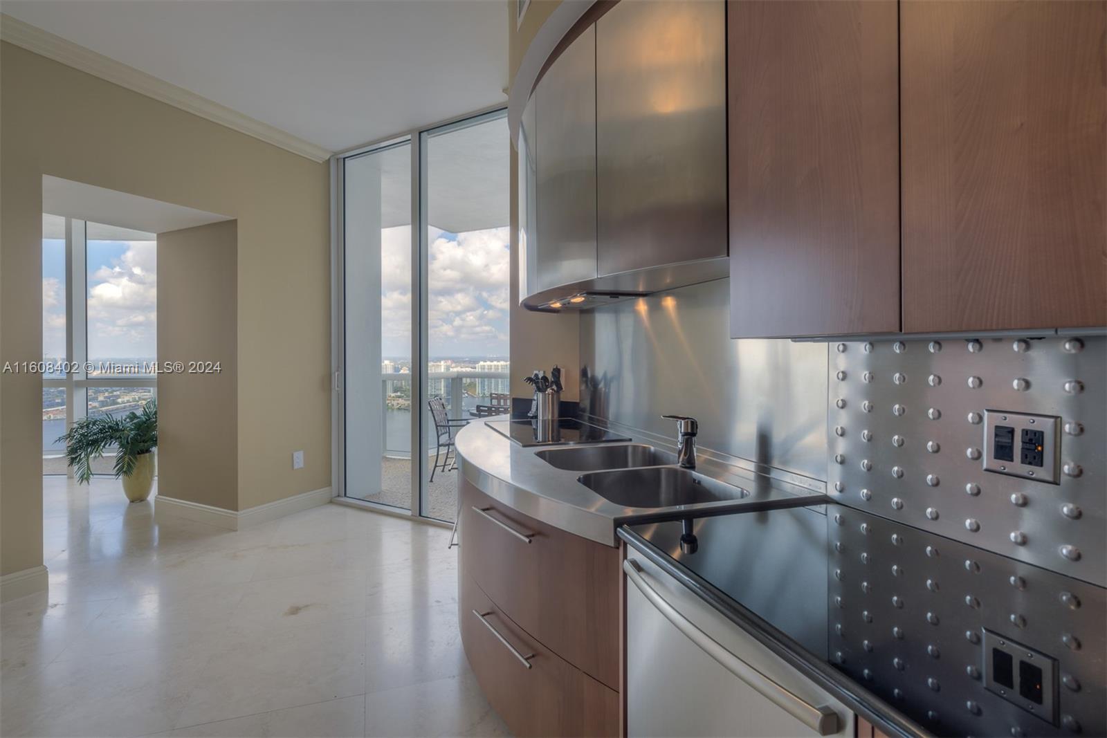 TRUMP PALACE CONDO - Residential Lease