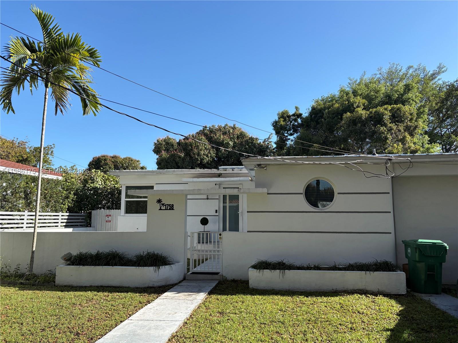 AMD PLAT VENICE HEIGHTS - Residential