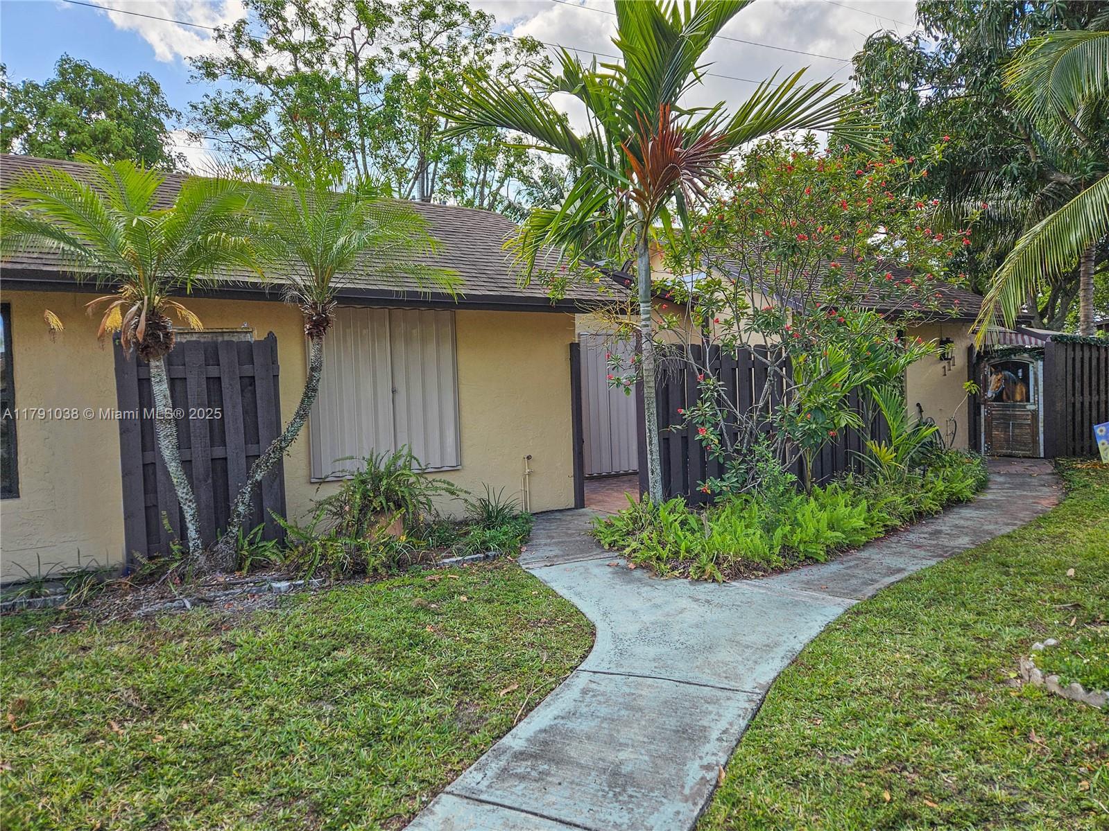 Property for Sale at 109 Briarwood Cir 2-2, Hollywood, Broward County, Florida - Bedrooms: 2 
Bathrooms: 2  - $210,000