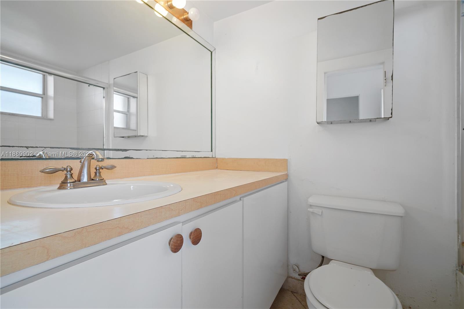 BAYSHORE YACHT & TENNIS C - Residential