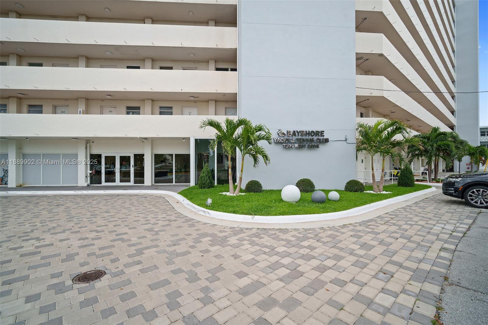 BAYSHORE YACHT & TENNIS C - Residential