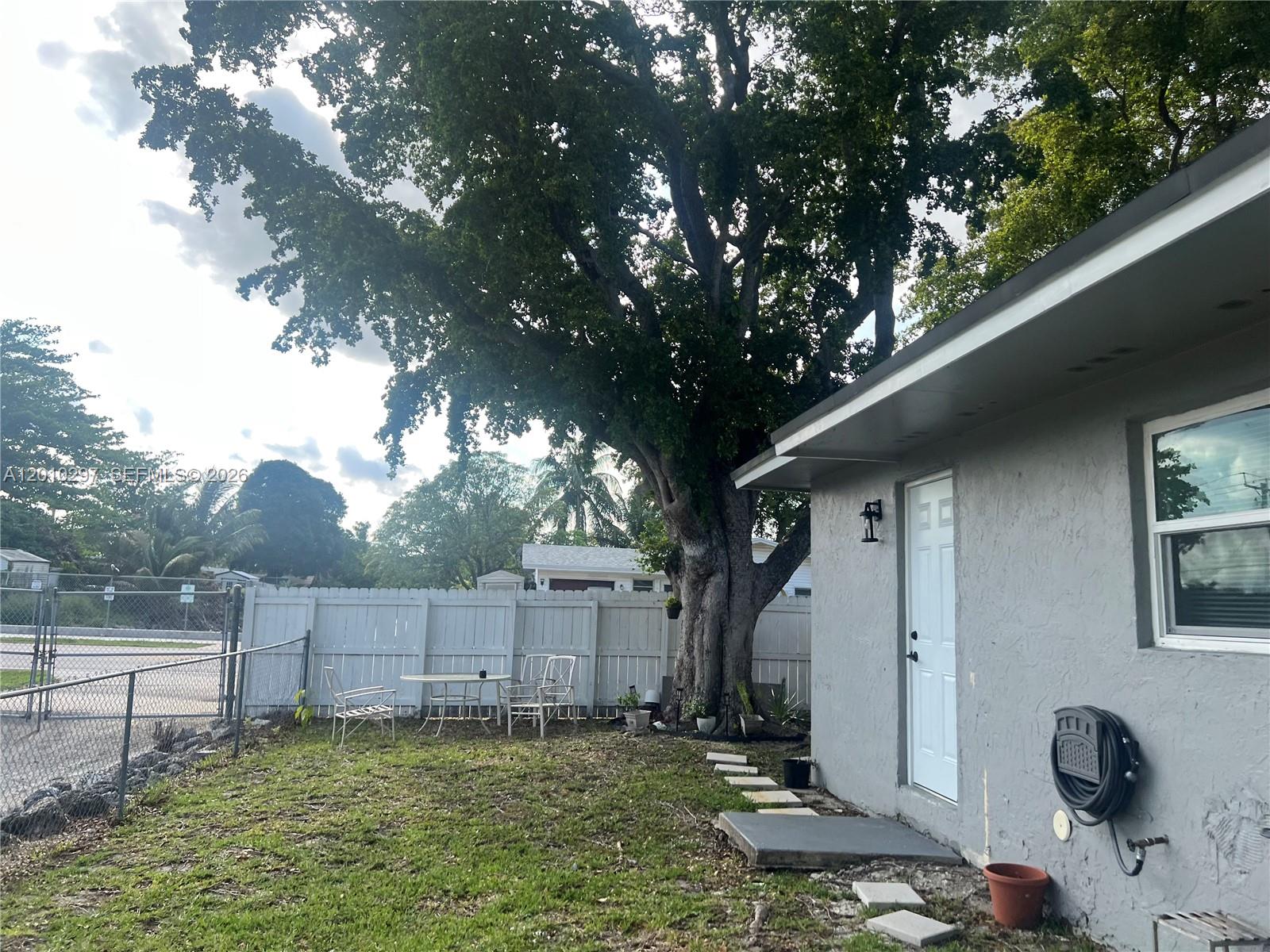 BROADVIEW COUNTRY CLUB - Residential