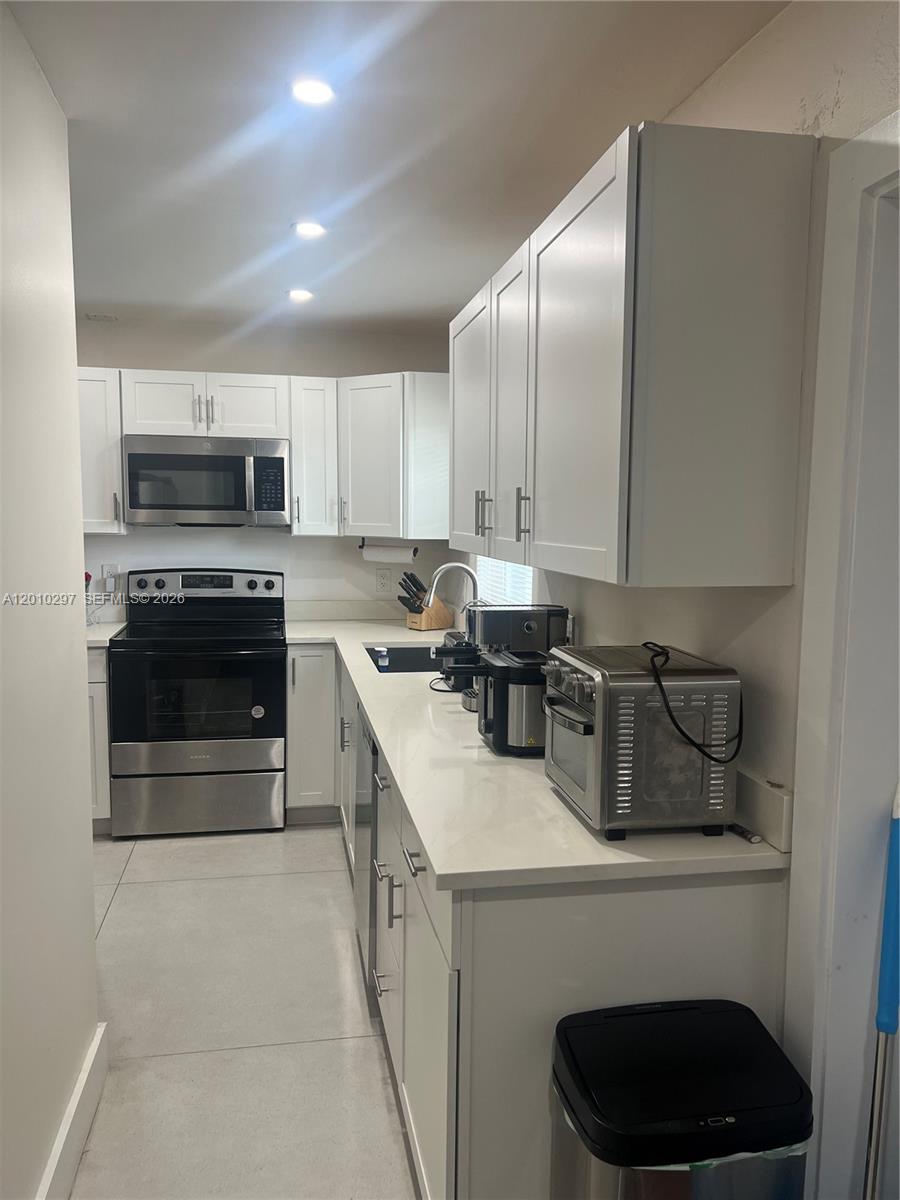 BROADVIEW COUNTRY CLUB - Residential