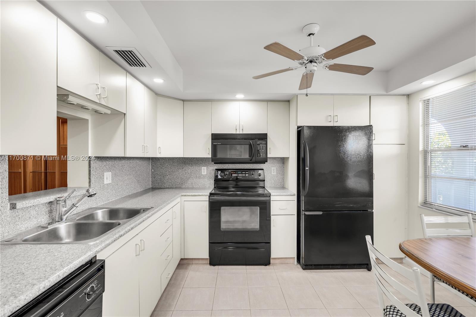 LUCAYA VILLAGE 2-E CONDO - Residential