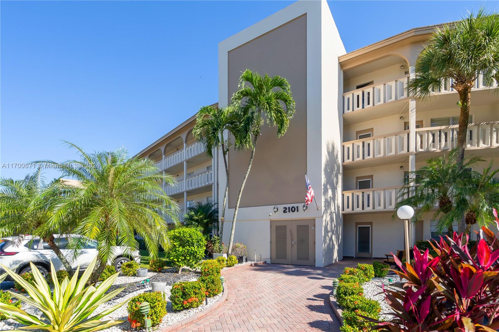 LUCAYA VILLAGE 2-E CONDO - Residential