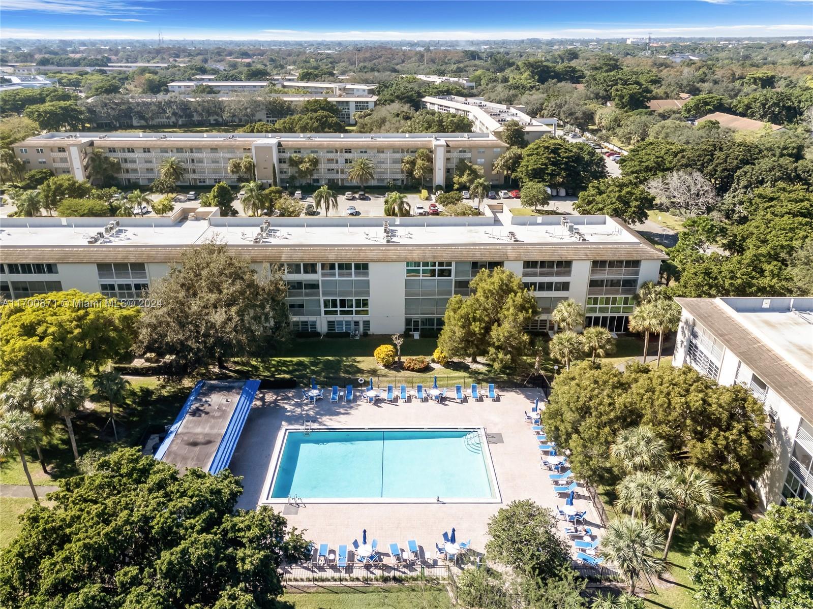 LUCAYA VILLAGE 2-E CONDO - Residential