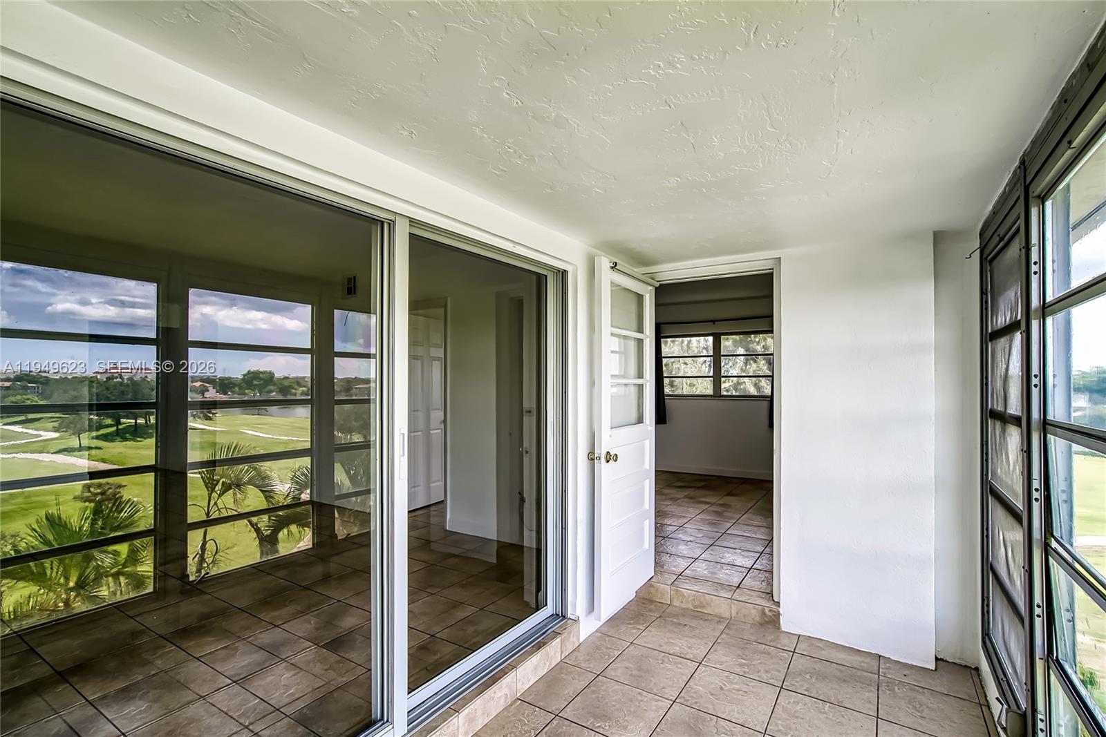 ARROWHEAD CONDO NO V - Residential