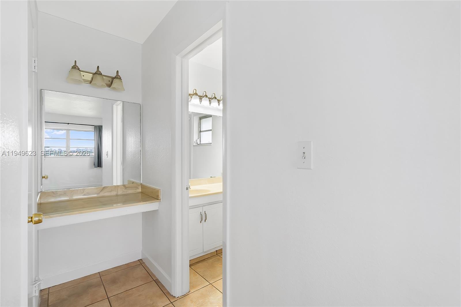 ARROWHEAD CONDO NO V - Residential