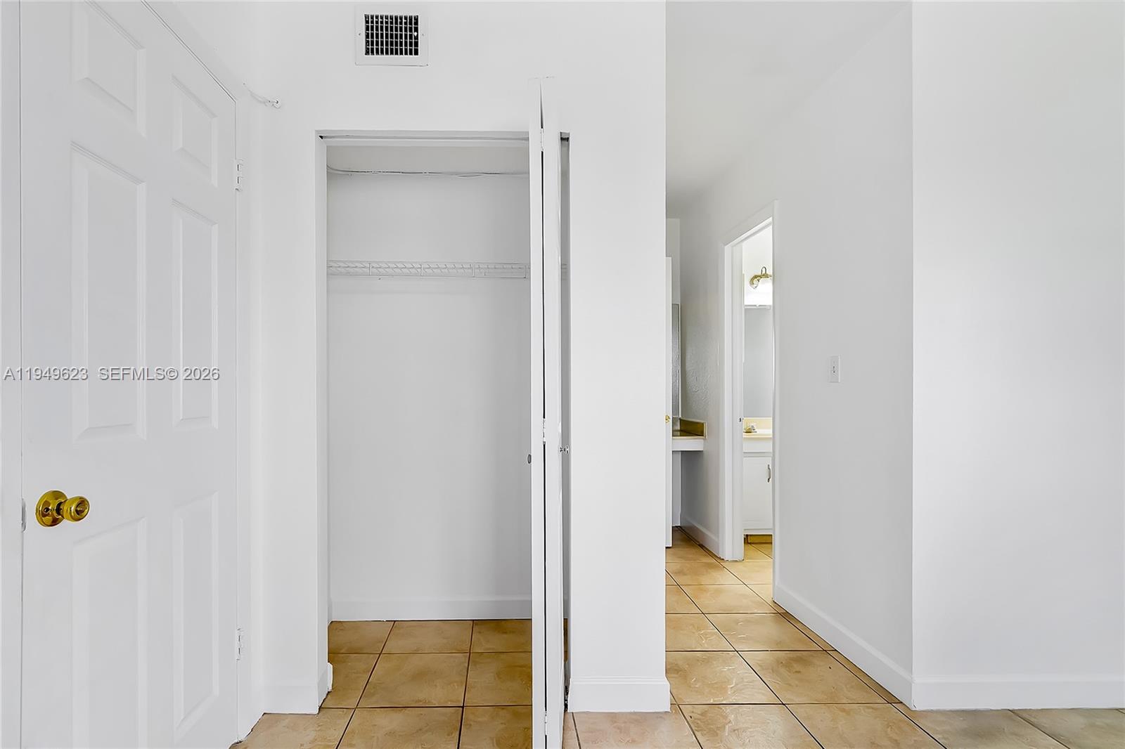 ARROWHEAD CONDO NO V - Residential