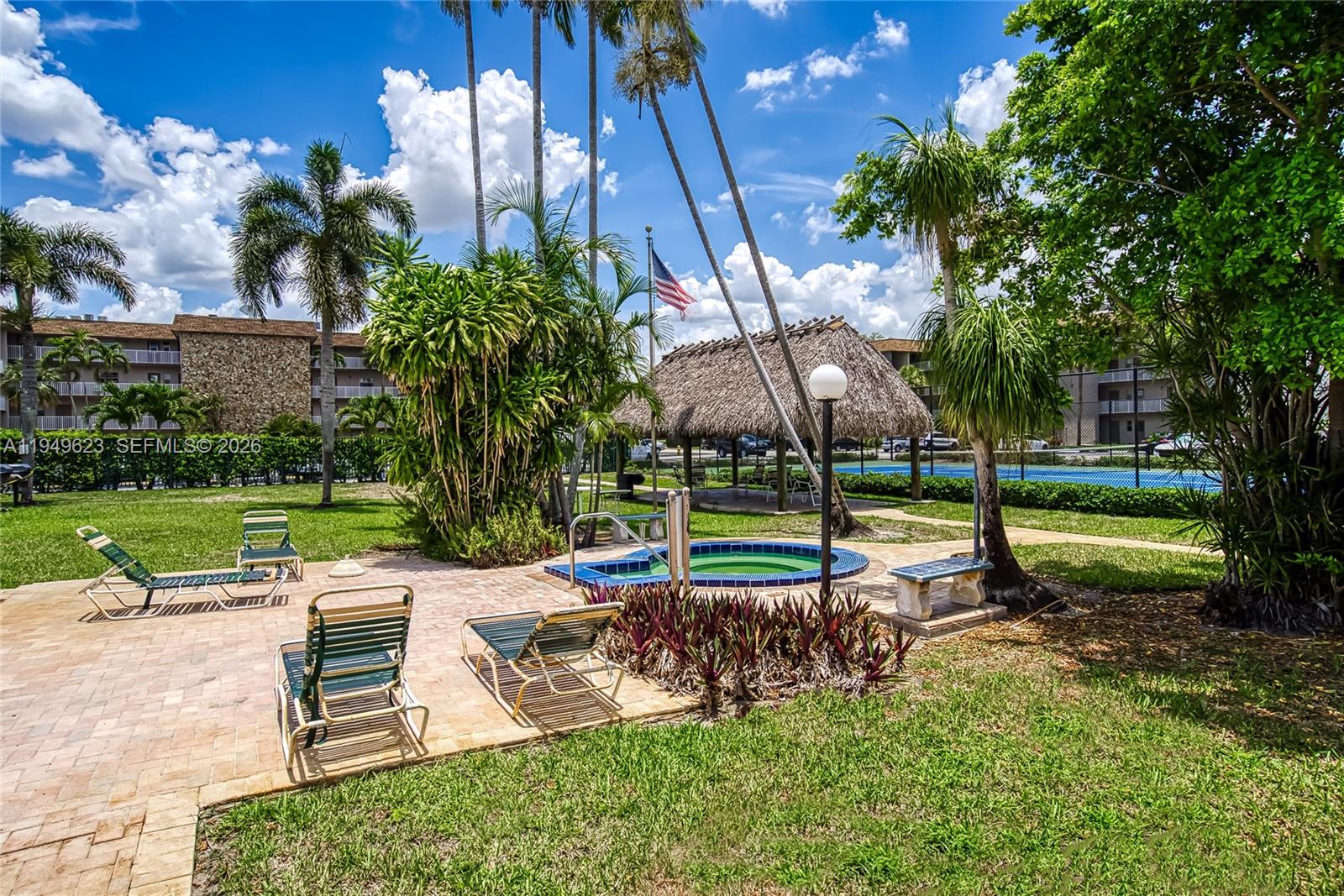 ARROWHEAD CONDO NO V - Residential