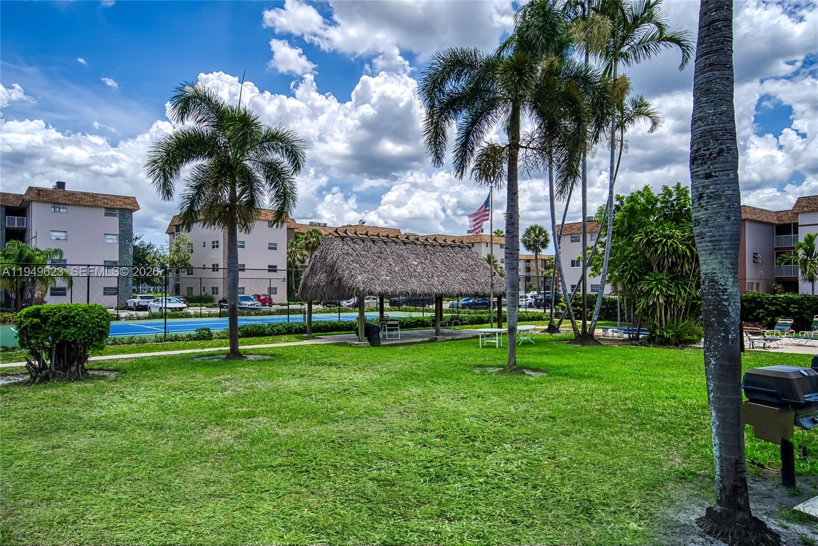 ARROWHEAD CONDO NO V - Residential