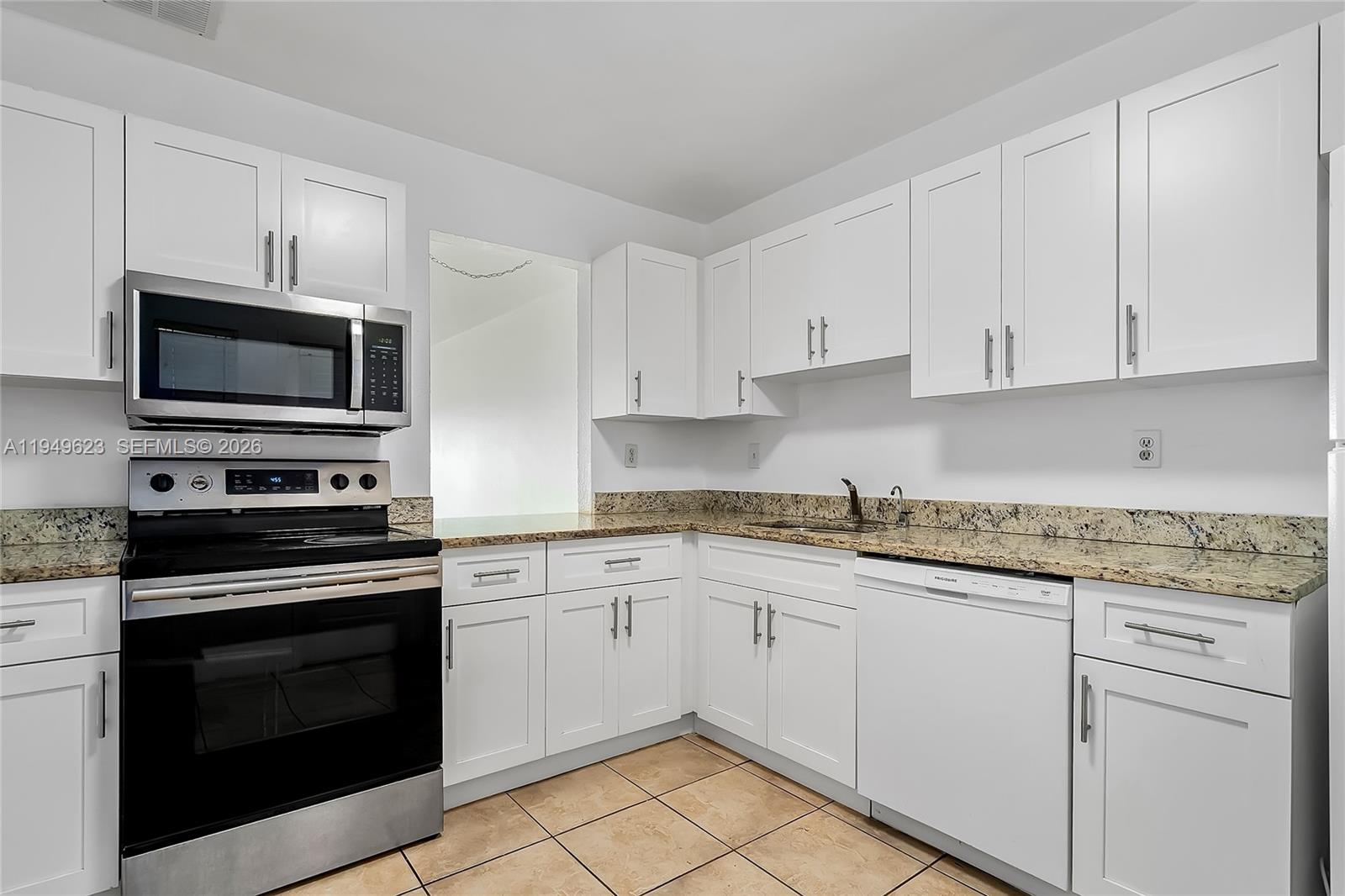 ARROWHEAD CONDO NO V - Residential