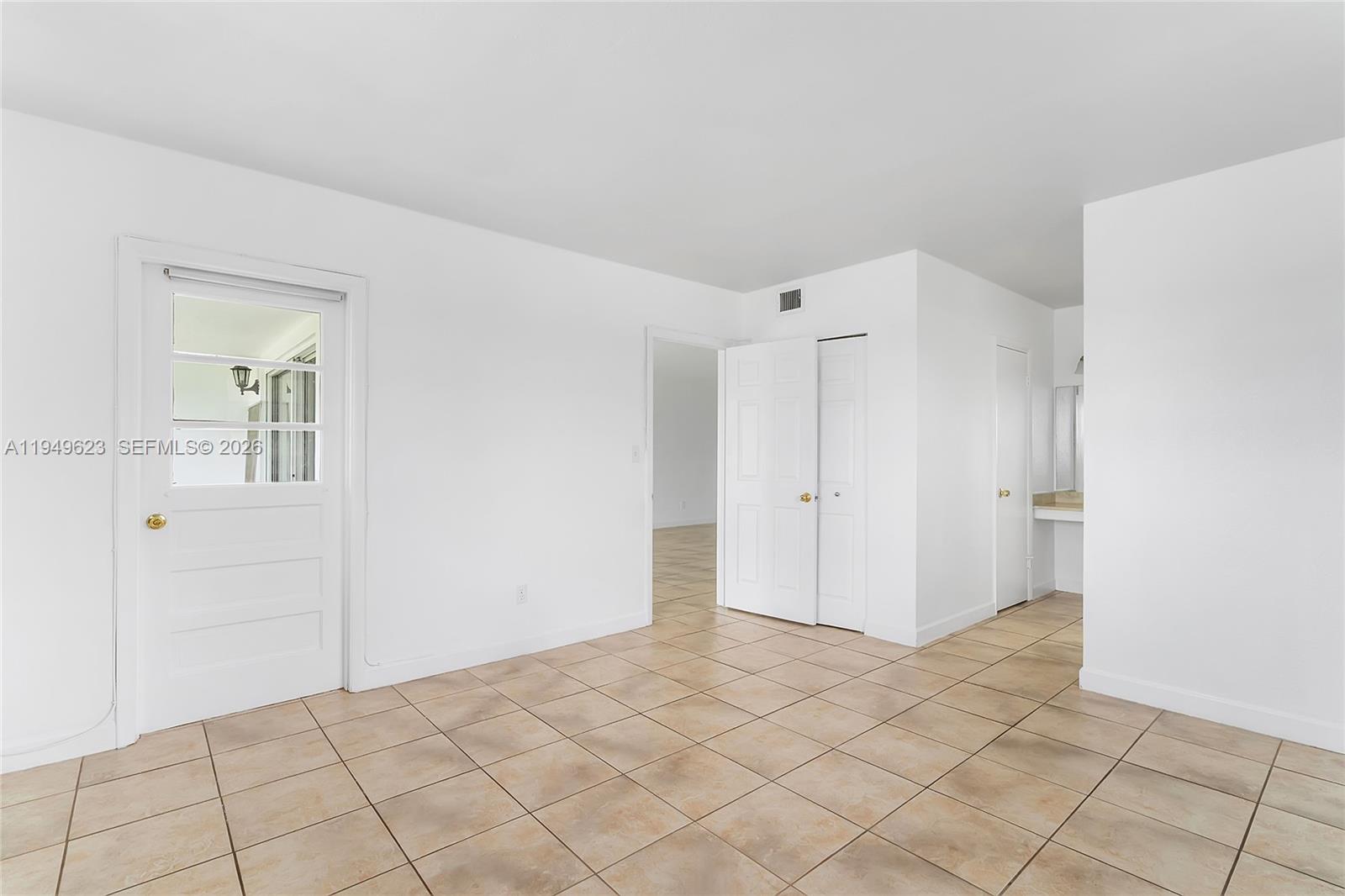 ARROWHEAD CONDO NO V - Residential