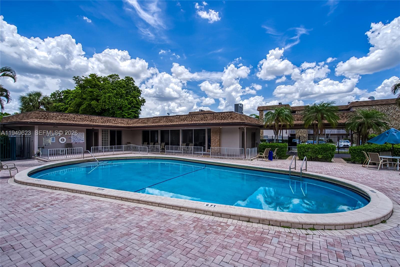 ARROWHEAD CONDO NO V - Residential