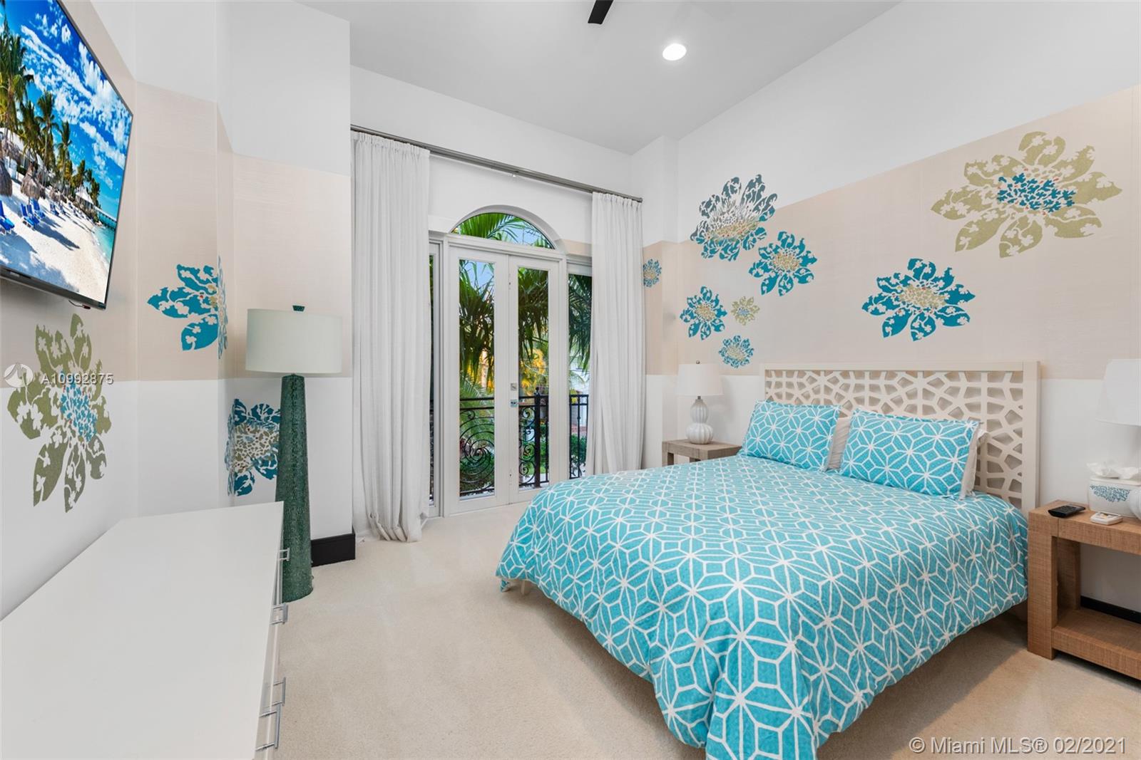 BEACON LIGHT SHOPPING CTR - Residential