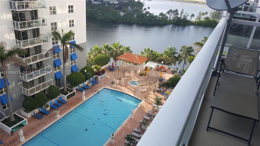 NICE 10TH FLOOR UNIT, BUILDING FEATURING YACUSSI, GREAT AMENITIES, GYM, SAUNA, GAME ROOM, ETC. DOCK FOR YET SKY AVAILABLE FOR RENT.