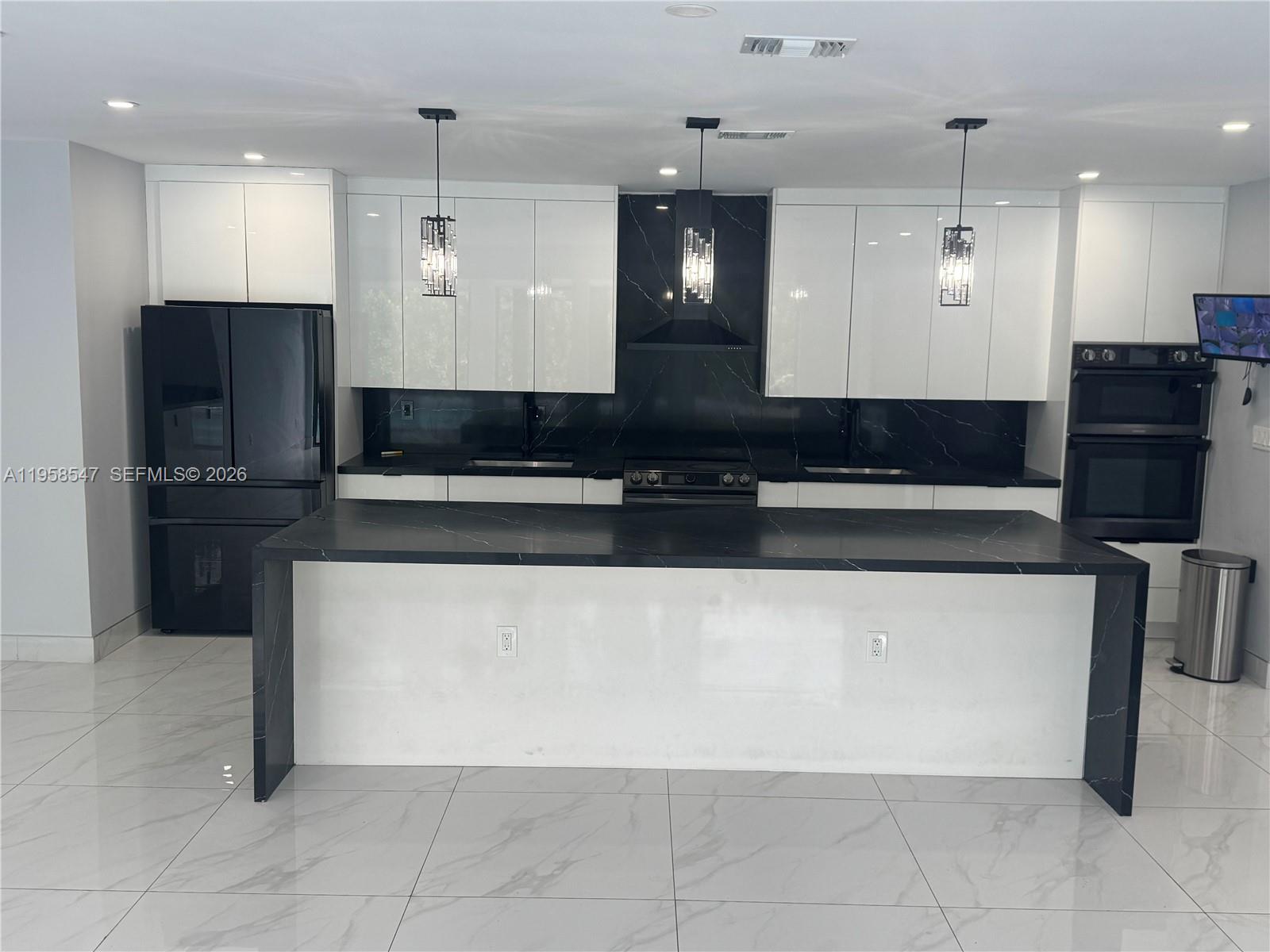 HIGHLAND MANOR SEC 6 - Residential Lease