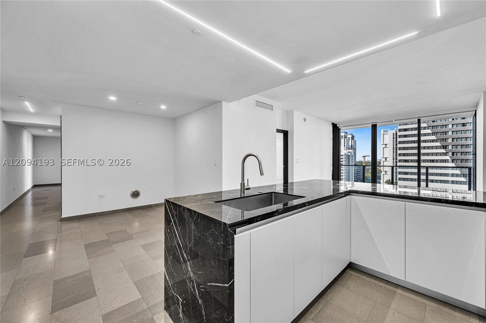88 SW 7th St 806