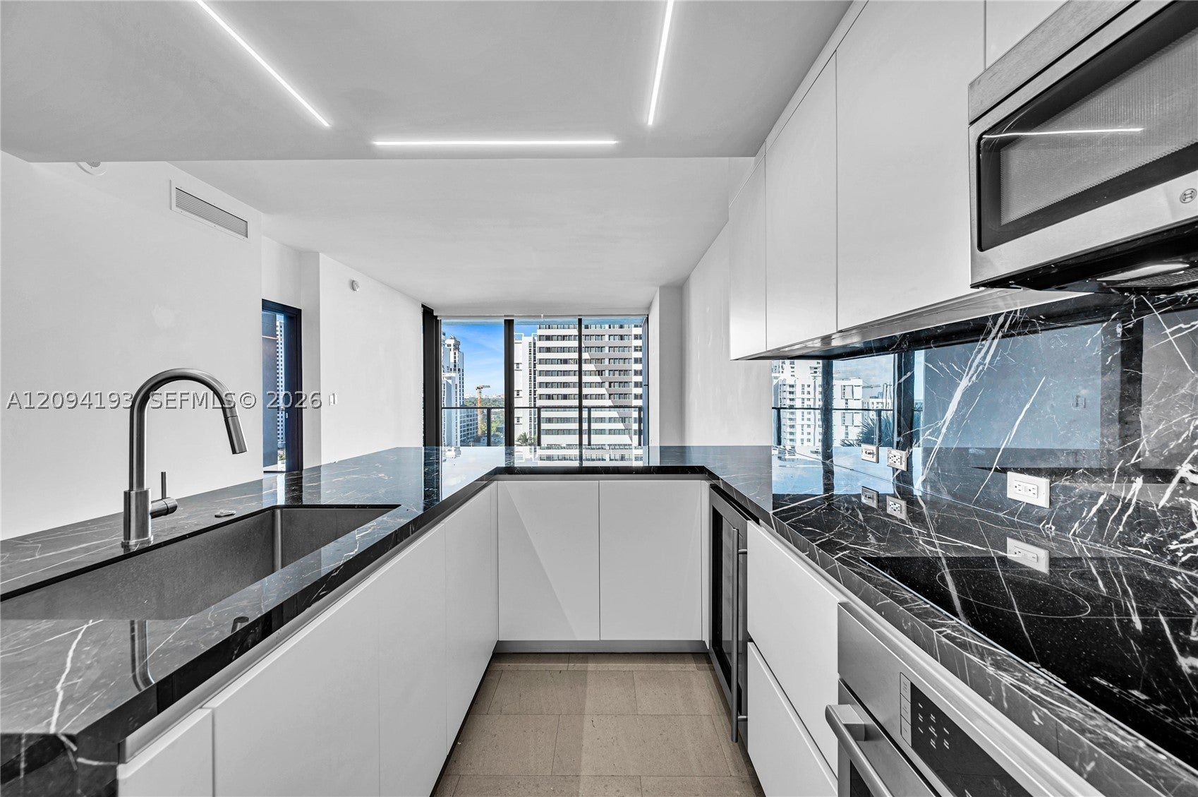88 SW 7th St 806