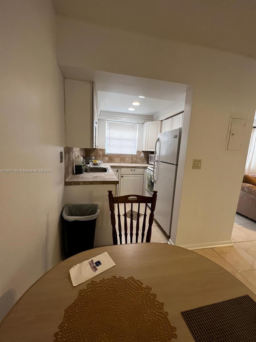 PALM ROYAL APTS INC CONDO - Residential Lease