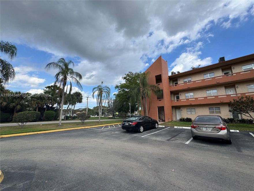 Beautiful 1 bedroom with 1.5 bathroom  unit! This well- maintained home features 100% waterproof vinyl flooring, like-new appliances, and very private enclosed balcony. The building also has a new roof. Ideally located in a quite community, the unit is in the first building at the entrance for easy access. Just minutes from shopping centers and major roads -a perfect location!.
A/c 5 years old and master bathroom was update 5 years ago. Call listing Agent for showing instruction.