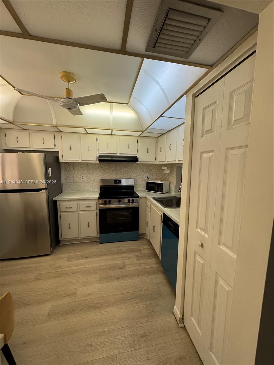 GREENS CONDO APTS PHASE I - Residential