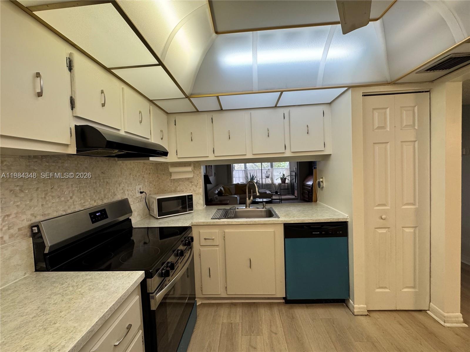 GREENS CONDO APTS PHASE I - Residential