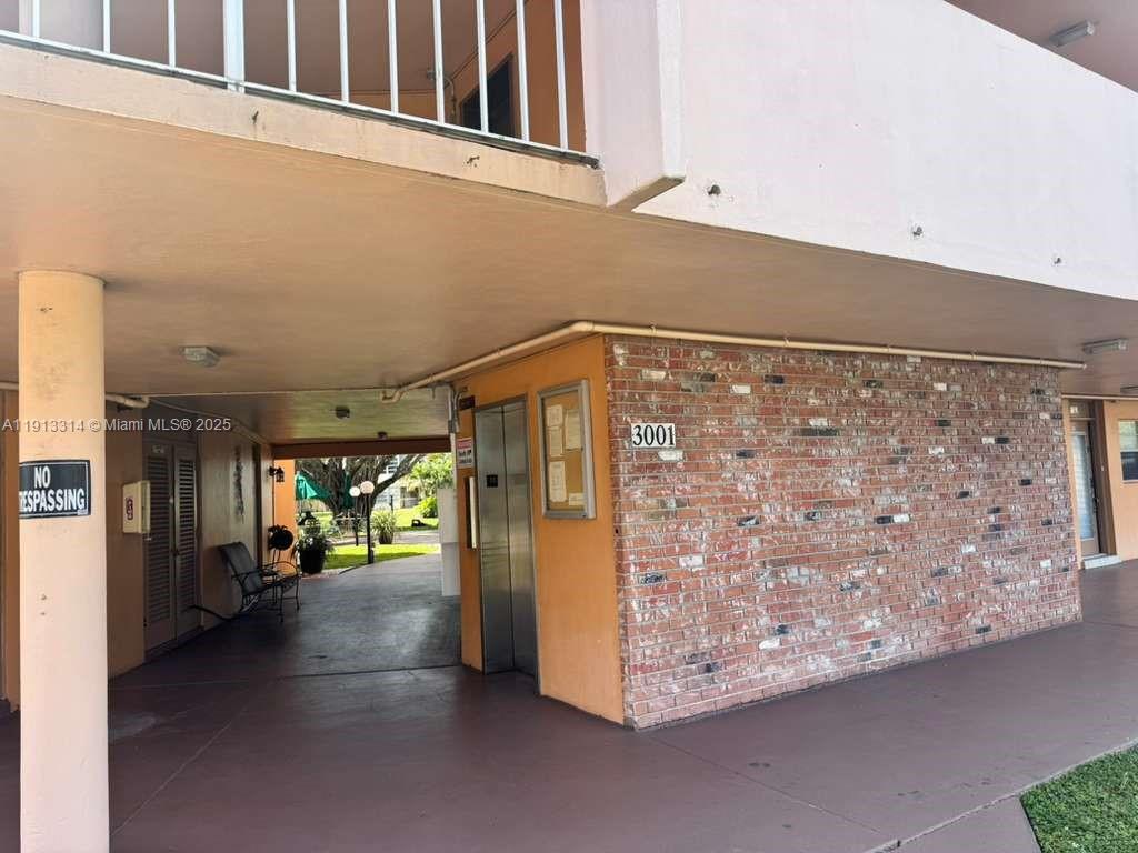 LAUDERDALE OAKS CONDO XII - Residential Lease