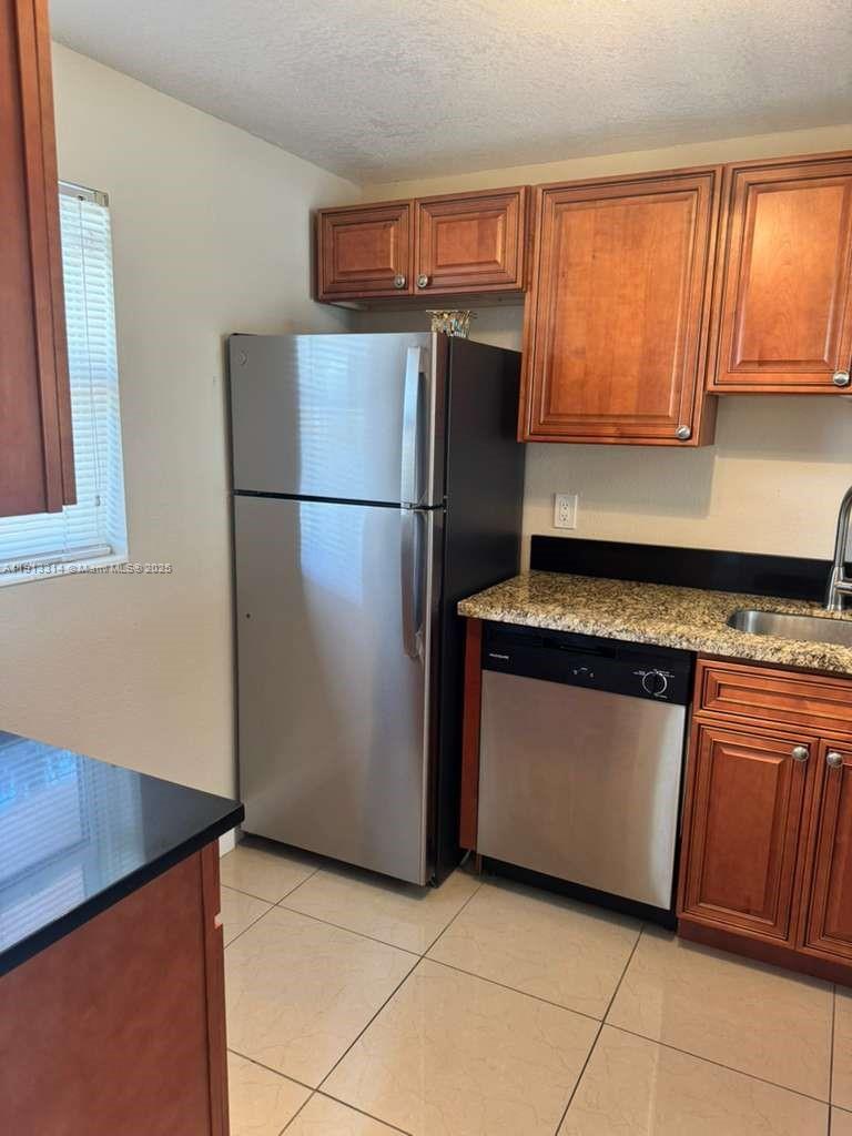 LAUDERDALE OAKS CONDO XII - Residential Lease