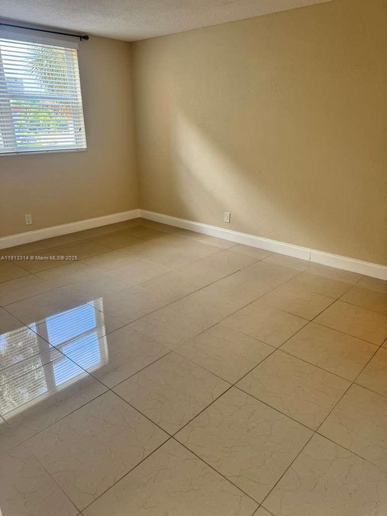LAUDERDALE OAKS CONDO XII - Residential Lease