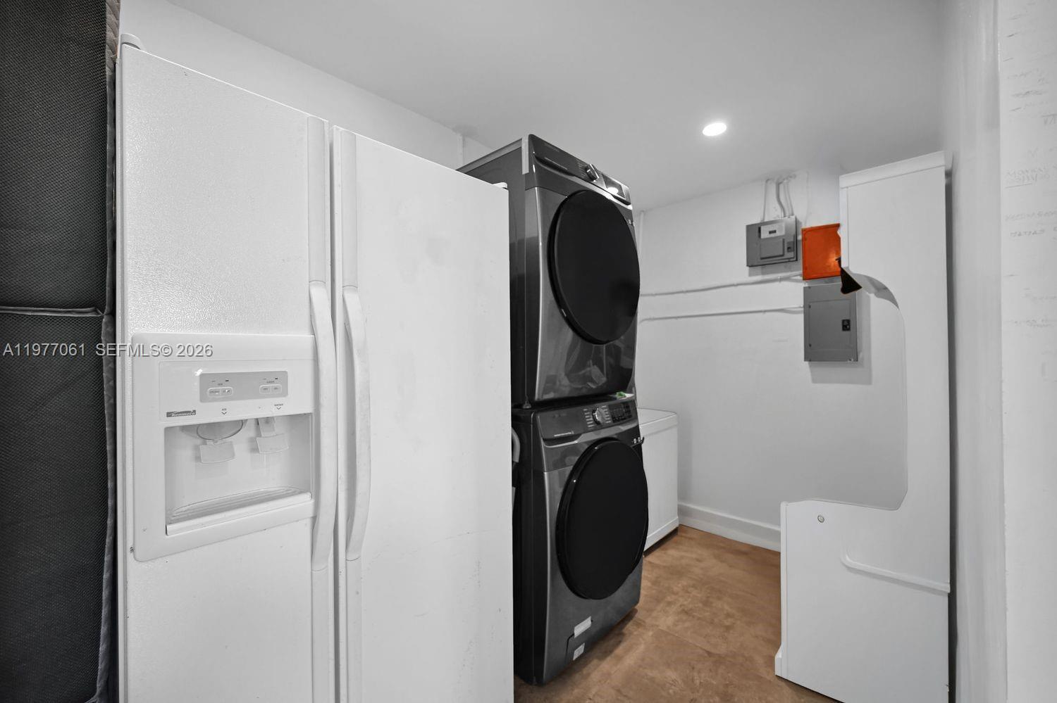 ESTELLE LAWRENCE HOMES - Residential